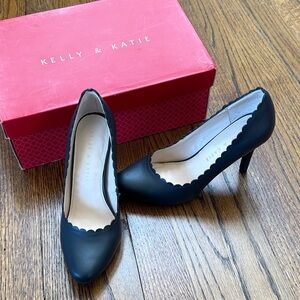 B30 Kelly & Katie Women 6 Dark Navy Scallop Trim Platform Heels Preppy
